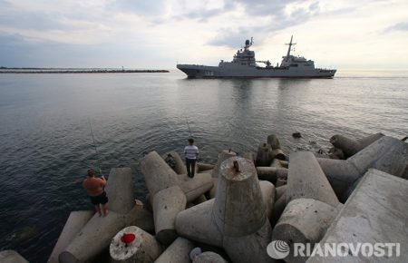 За 10 миль до кордону Латвії помітили російські бойові кораблі