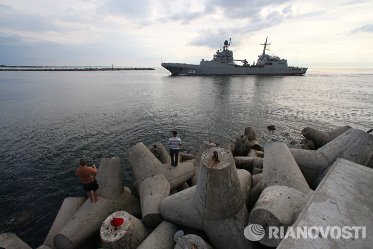 За 10 миль до кордону Латвії помітили російські бойові кораблі