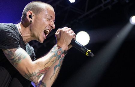 Соліст гурту Linkin Park та батько 6 дітей покінчив життя самогубством (ВІДЕО)