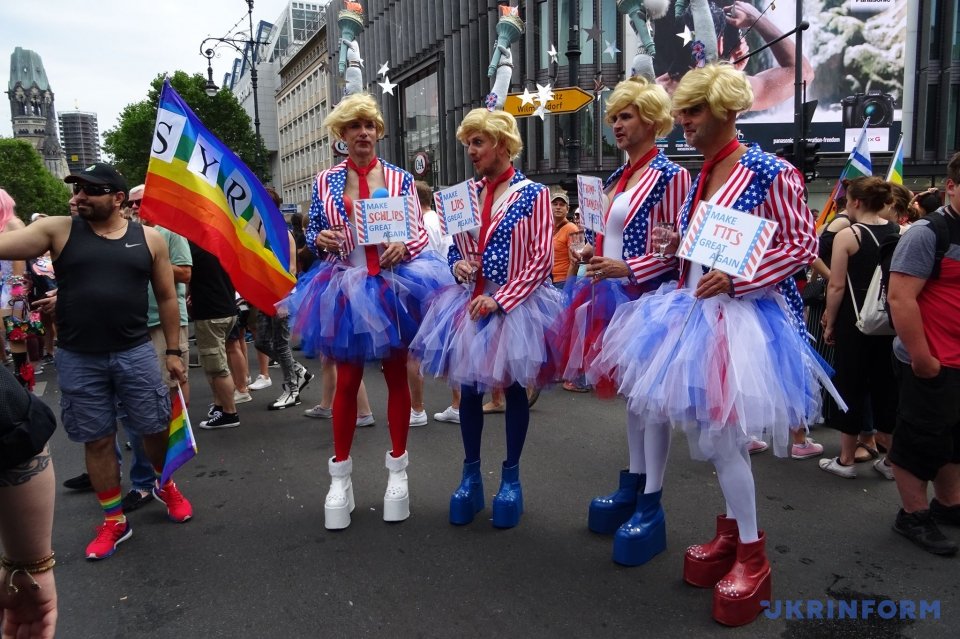У Берліні пройшов марш ЛГБТ (ФОТО)