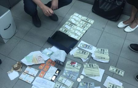 У дружини фігуранта справи про корупцію на Укрзалізниці знайшли незадекларовані понад $235 000