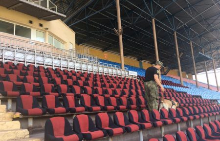 Поліцейські ведуть онлайн-спостереження за безпекою під час матчу у Маріуполі