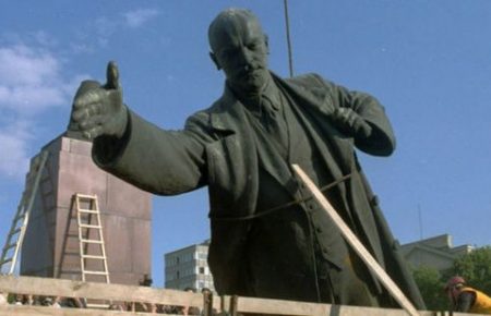 Продали Леніна: скільки коштував пам’ятник «вождю» на аукціоні (ФОТО)