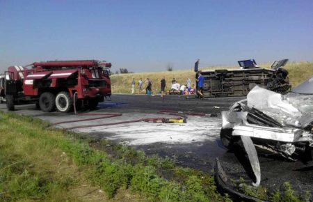 ДТП на Запоріжжі: водій загинув, 9 людей госпіталізували (ФОТО)