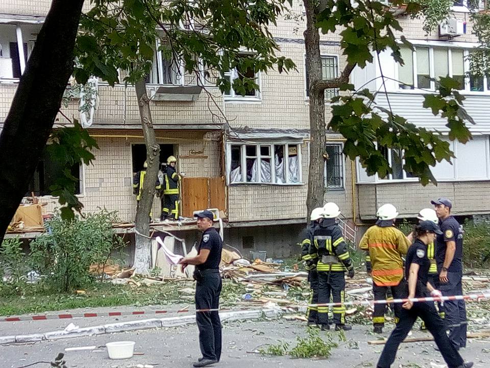 У Голосіївському районі Києва стався вибух у багатоповерхівці(ВІДЕО)