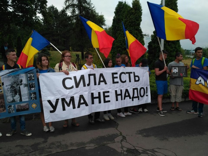 У столичному аеропорту Молдови протестують проти візиту російського віце-прем'єра