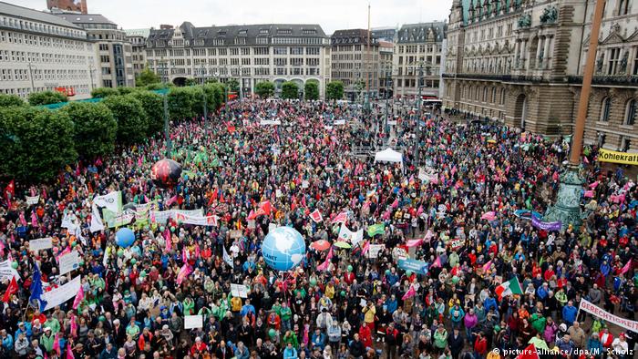 У Німеччині тисячі людей вийшли на демонстрацію напередодні G20 (ФОТО)