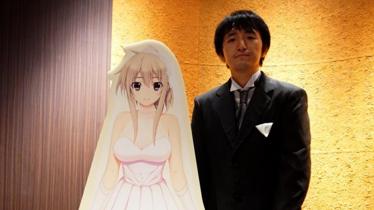 У Японії хлопець одружився з персонажем еротичної аніме-гри