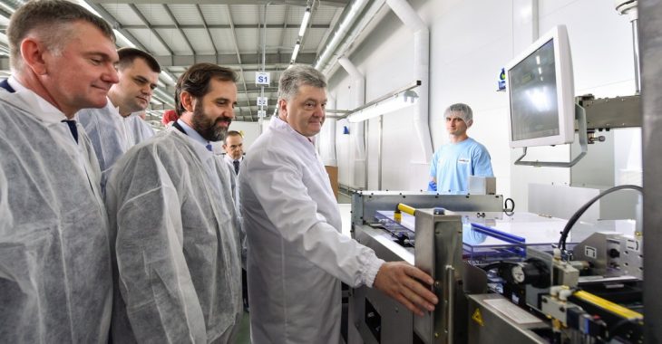 Порошенко: за три роки війни в Україні відкрили 60 нових заводів Порошенко: за три роки війни в Україні відкрили 60 нових заводів