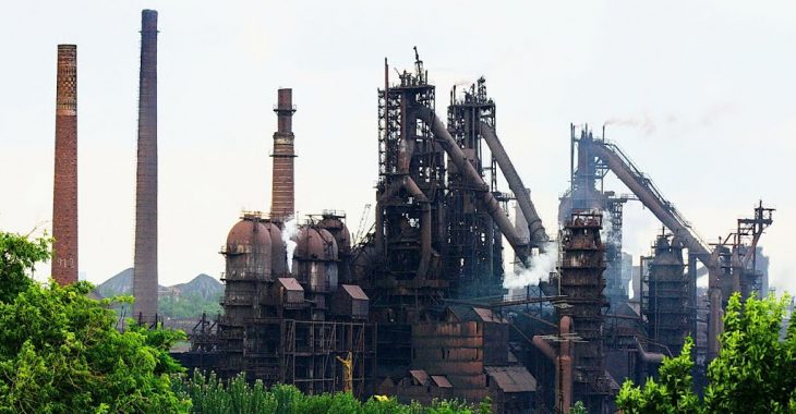 В Єнакієво усіх працівників металургійного заводу відправили у відпустку — розвідка В Єнакієво усіх працівників металургійного заводу відправили у відпустку — розвідка
