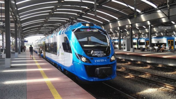 Міжнародні потяги зупинилися в Угорщині