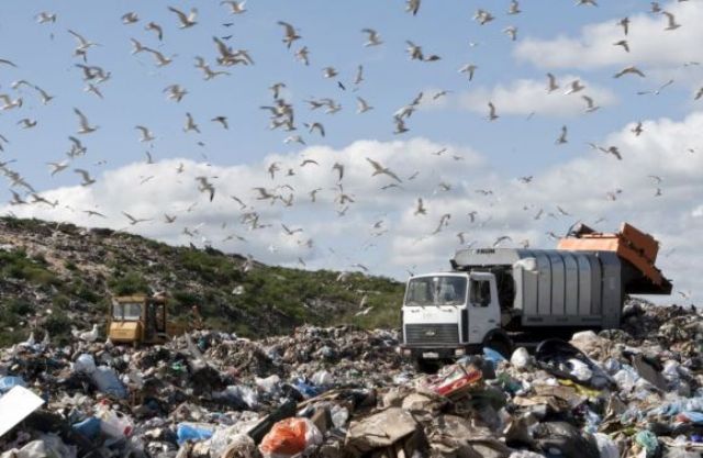 40 тонн львівського сміття вивантажили в Київській області (ФОТО)