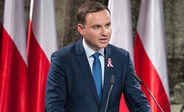 Президент Польщі підписав законопроект, проти якого проводили масові протести Президент Польщі підписав законопроект, проти якого проводили масові протести