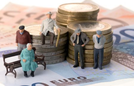 «У 2018-19 році мало хто матиме достатній стаж для виходу на пенсію» — економіст