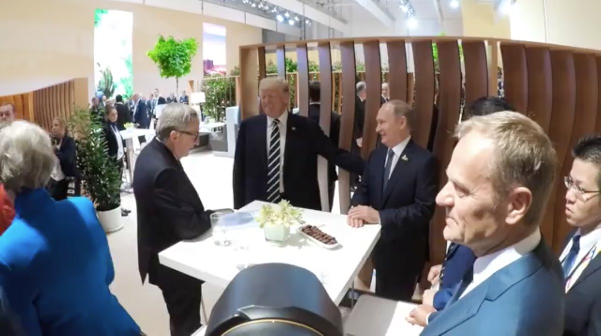 Путін і Трамп вперше зустрілися і потиснули один одному руки (ФОТО, ВІДЕО)