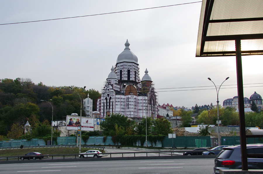 Хто захопив церкву в центрі Києва?