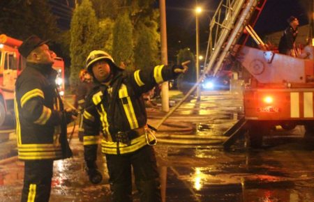У США через вибух сталася маштабна пожежа, постраждали 11 рятувальників