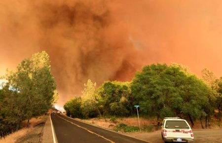 У Каліфорнії евакуювали близько 8 000 людей через лісові пожежі (ФОТО, ВІДЕО)