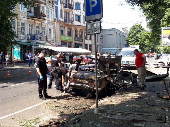 В центрі Одесі вибухнуло авто (ВІДЕО)