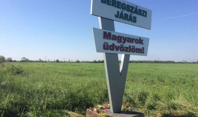 На Закарпатті встановили стелу «земля угорської мови»: ініціаторів судитимуть На Закарпатті встановили стелу «земля угорської мови»: ініціаторів судитимуть