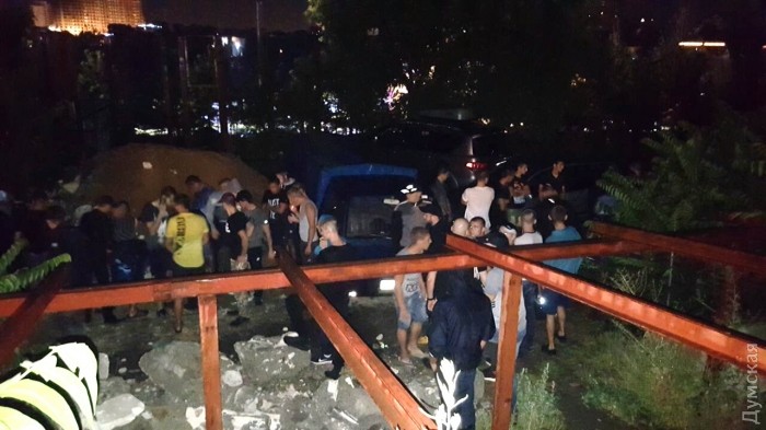 Сутички в Одесі: «тітушки» намагались захопити паркінг(ФОТО)