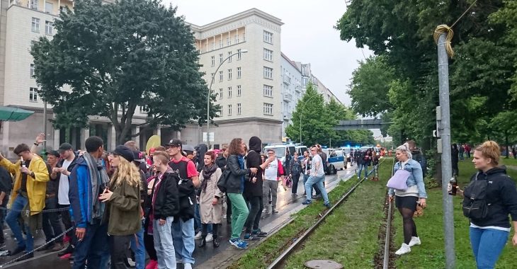 «Поїзд любові» — мирний протест у Берліні (ФОТОРЕПОРТАЖ) «Поїзд любові» — мирний протест у Берліні (ФОТОРЕПОРТАЖ)