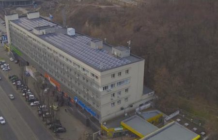 На даху київського будинку встановили сонячну електростанцію на 88 кВт (ВІДЕО)