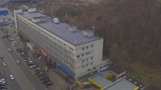 На даху київського будинку встановили сонячну електростанцію на 88 кВт (ВІДЕО)