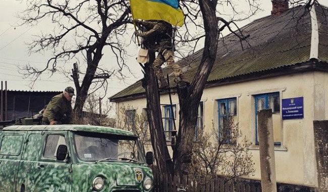 Щодня по дві години електрики: як вижити без світла на Донбасі Щодня по дві години електрики: як вижити без світла на Донбасі