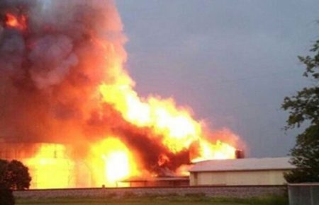 З'явилося відео вибухів на хімічному заводі у Техасі