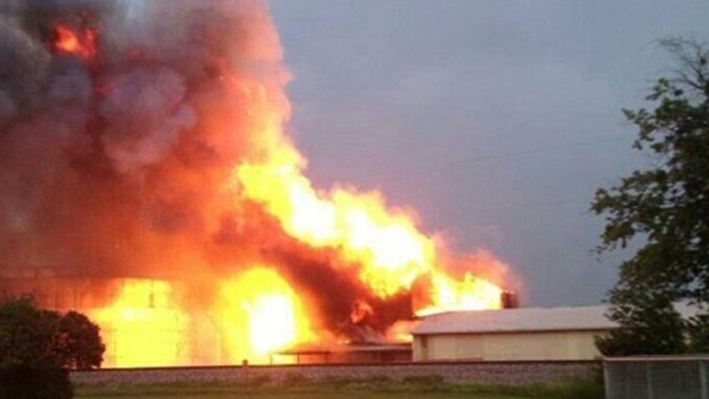 З'явилося відео вибухів на хімічному заводі у Техасі