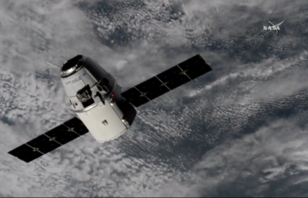 Космічний корабель Dragon доставив на МКС три тони вантажу