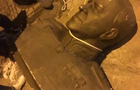 Вночі в Одесі повалили бюст маршала Жукова (ФОТО)