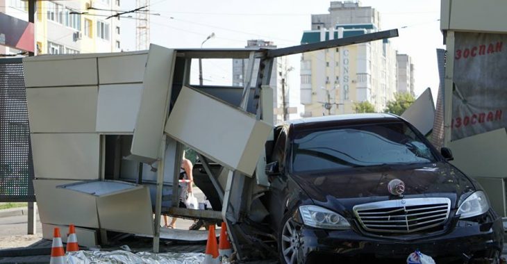 У Харкові внаслідок ДТП на автобусній зупинці загинув чоловік У Харкові внаслідок ДТП на автобусній зупинці загинув чоловік