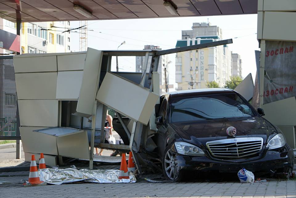 У Харкові внаслідок ДТП на автобусній зупинці загинув чоловік