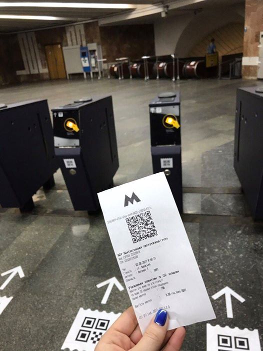 Паперові квітки з QR- кодом діють півгодини, — метрополітен Києва