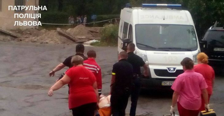 У Львові поліція штурмувала психлікарню через пацієнта, що захопив заручників У Львові поліція штурмувала психлікарню через пацієнта, що захопив заручників