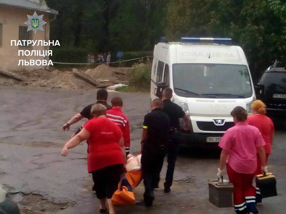 У Львові поліція штурмувала психлікарню через пацієнта, що захопив заручників