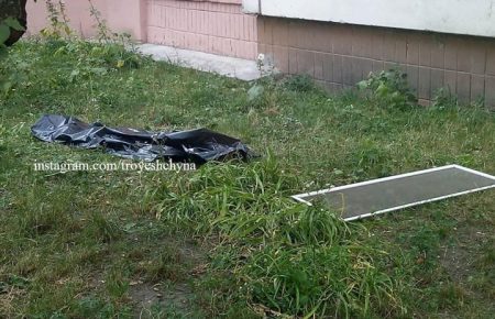 У Києві з вікна випала трирічна дитина