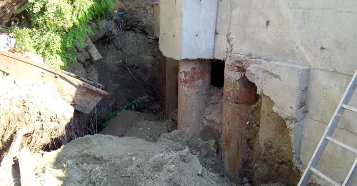 На Андріївському узвозі стався обвал ґрунту. Утворене провалля вже почали засипати (ВІДЕО) На Андріївському узвозі стався обвал ґрунту. Утворене провалля вже почали засипати (ВІДЕО)