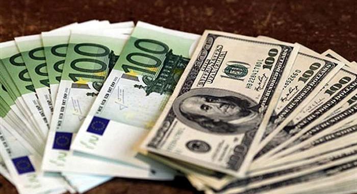 Нацбанк дозволив знімати готівку у валюті без обмежень Нацбанк дозволив знімати готівку у валюті без обмежень