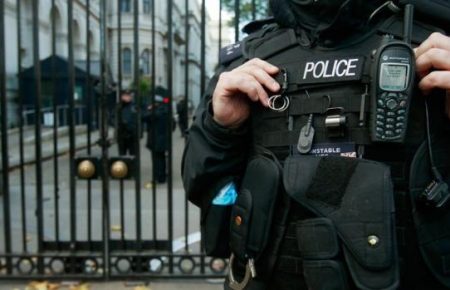 В Лондоні відділ боротьби з тероризмом розслідуватиме напад на поліцейських