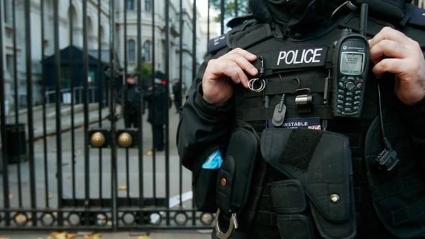 В Лондоні відділ боротьби з тероризмом розслідуватиме напад на поліцейських