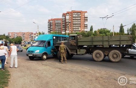 У Слов’янську сталася ДТП за участі військової вантажівки і маршрутки (ФОТО)
