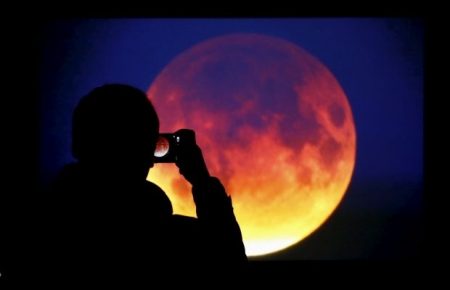 Сьогодні над Україною відбудеться місячне затемнення (ВІДЕО)