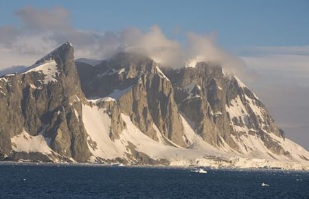 Вчені знайшли в Антарктиді 91 вулкан