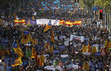 У Барселоні проходить марш проти тероризму (ФОТО, ВІДЕО)