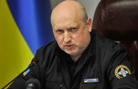 Турчинов просить кабмін у вісім разів збільшити грошове забезпечення українських військових