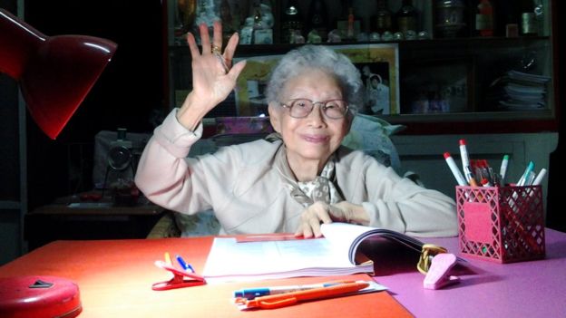 Бабуся із Таїланду отримала ступінь бакалавра у 91 рік
