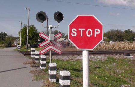 На Івано-Франківщині потяг зіткнувся з автомобілем: загинули 4 людини (ФОТО)